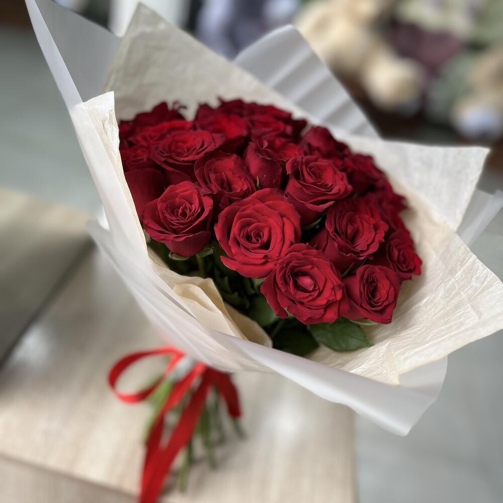 Красные розы 27шт